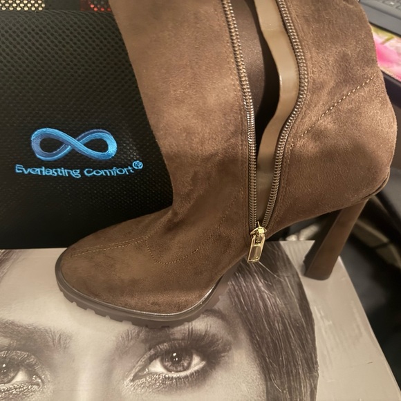 Jennifer Lopez Coblin Chocolate Over the Knee Boots, new, 9 - Picture 5 of 7